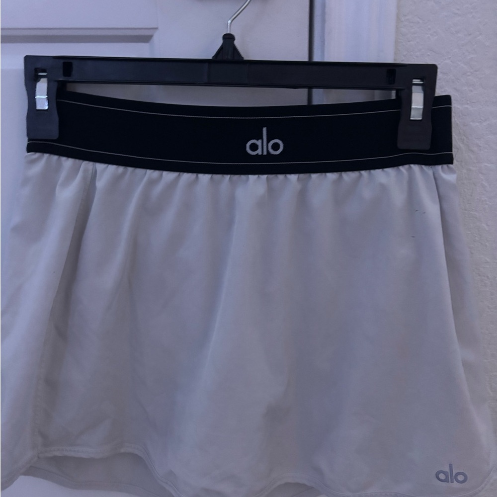 ALO Yoga Women's Skater Skirt in White and Black